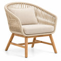 Sillón con estructura abierta con detalles de líneas verticales, beige y marrón